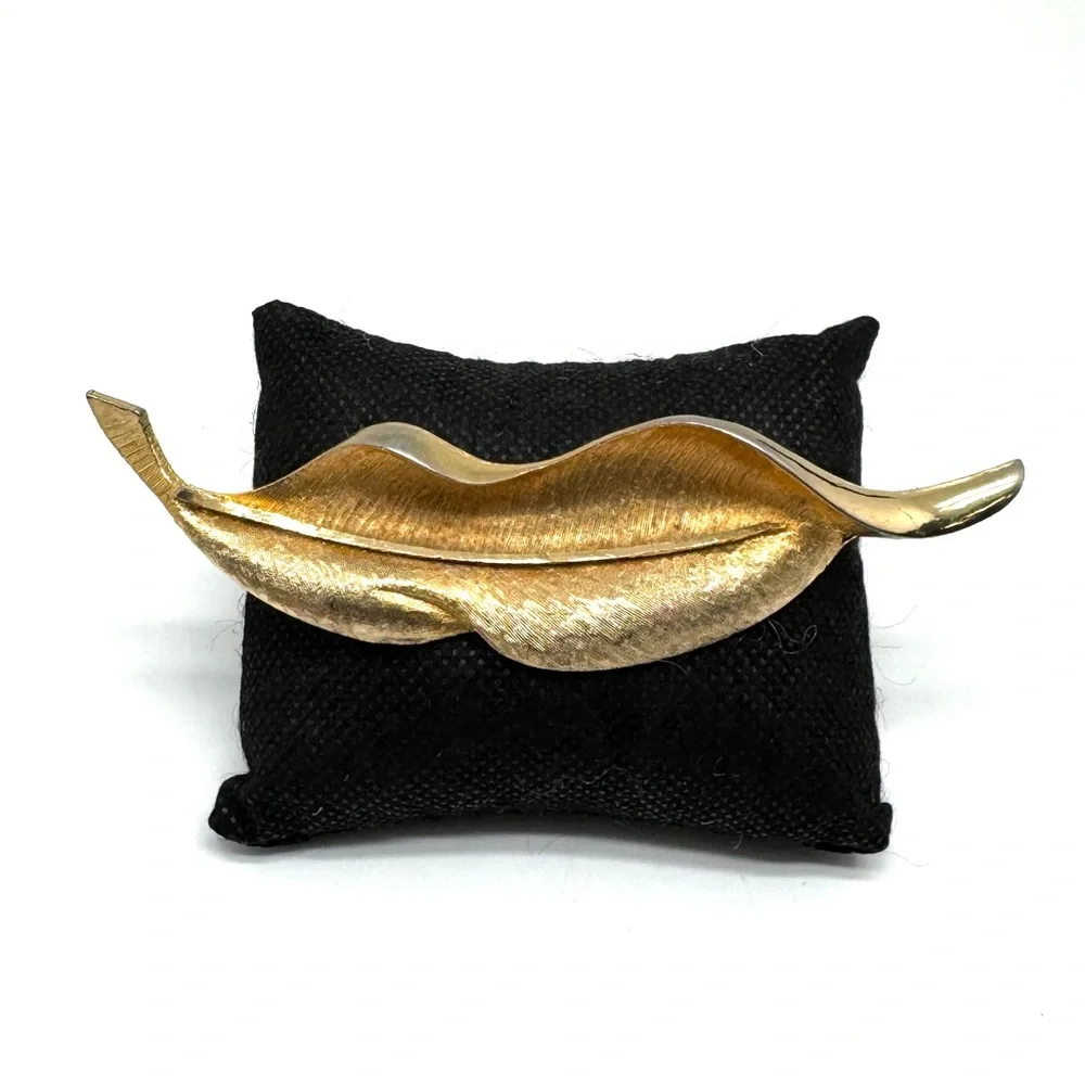 B.S.K. Vintage Brushed Goldtone Leaf Brooch Midcentury Pin